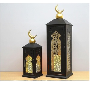 Farol Colgante Decorativo Marroquí de Hierro Antiguo, Hecho a Mano, Ecológico, Duradero, Acabado Dorado, para el Hogar - Product Image 1