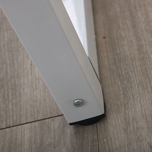 Scrivania in Legno PC Marrone da 110cm RT Decent, Alta Resistenza, per Ufficio, Hotel, Ospedale o Camera da Letto, Adatta anche come Tavolo per Laptop - Product Image 4