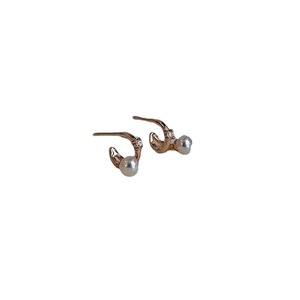 Pendientes de Plata de Ley S925 con Perlas Naturales de Wenchi, Forma Redonda de 9-10 mm, Modernos con Ligeras Imperfecciones en la Parte Delantera, China - Product Image 5