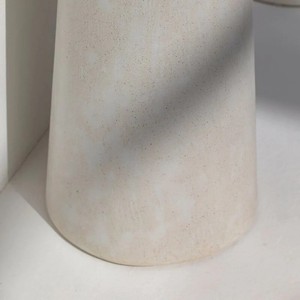 Mesa de Consola con Superficie de Microconcreto Moteado Vandana Lunaris Sierra, Diseño Moderno y Minimalista - Product Image 3