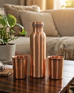 Fournisseur de bouteilles en cuivre indiennes, bouteilles en cuivre artisanales, bouteilles en cuivre de luxe, bouteilles en cuivre design, bouteilles d'eau pour le yoga - Product Image 1