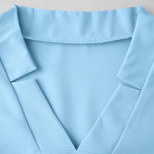 เสื้อสครับคอวีสีฟ้าอ่อนสำหรับแพทย์หญิง ผ้าเรยอนคอตตอนทอ ชุดยูนิฟอร์มโรงพยาบาล มีกระเป๋า ตัดเย็บไร้รอยต่อ - Product Image 5