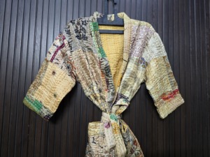 Robe en soie beige pour femmes, patchwork, longueur genou, manches trois quarts, faite à la main, style bohème décontracté - Product Image 5