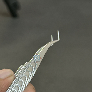 Pinzas para Extensión de Pestañas Gray Rocks de 45 Grados, Diseño Profesional Personalizado, Acero Inoxidable, Punta Afilada y Dentada, Duraderas - Product Image 5