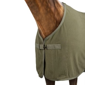 Ventes en gros de couvertures d'équitation de qualité supérieure, nouvelle conception, couverture d'équitation imperméable pour l'extérieur avec sangle et boucle - Product Image 2