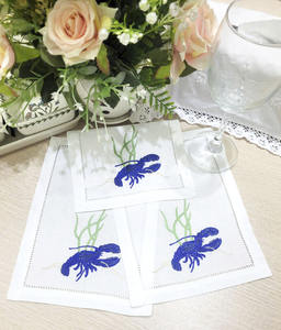 Servilletas de Bebidas Bordadas Personalizadas al por Mayor con Diseño de Langosta Azul, Servilletas de Algodón Blanco con Dobladillo, Servilletas de Cóctel para el Hogar, Eventos y Bares - Product Image 1