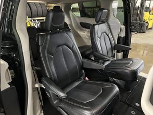 Chrysler Pacifica Touring L 2024, Minivan de 4 Puertas - Product Image 4