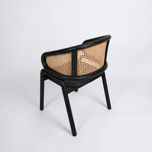 Chaise de salle à manger scandinave moderne en teck massif durable Nara avec dossier en rotin ondulé et finition noire - Product Image 5