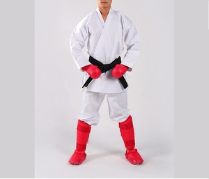 Kimono de karaté blanc pour homme, 100 % coton, respirant et léger, avec ceinture noire, gants rouges et protège-tibias - Product Image 1
