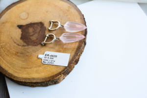 Celestial Blush Prism – Pendientes colgantes de lujo de plata de ley 925 con corte elegante de cuarzo rosa natural - Product Image 3