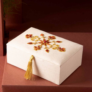 Boîte à bijoux de luxe brodée avec perles et tissu, décoration d'intérieur, taille personnalisée par Whimsy Art Craft - Product Image 6