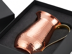 Carafe à eau en cuivre artisanale de qualité supérieure, design élégant, vaisselle décorative pour la maison et les restaurants, durable et écologique - Product Image 6