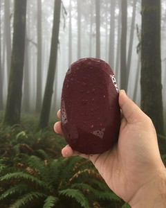 พลอยทับทิมรูปไข่ขนาดใหญ่สีแดงเข้ม ขัดเงาแบบคาโบชอง สำหรับทำเครื่องประดับ ตกแต่ง และบำบัดรักษา - Product Image 4