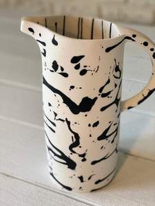 Nouvelle Carafe à Eau et Jus de Fruits de Luxe en Résine Bleue de Qualité Supérieure, Design Écologique et Floral, Idéale pour les Infusions de Thé et Personnalisable pour Mariages - Product Image 2