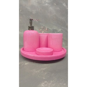 Ensemble de salle de bain élégant en céramique rose, quatre pièces : plateau rond, distributeur de savon, porte-brosse à dents, avec fonction de nettoyage facile - Product Image 4