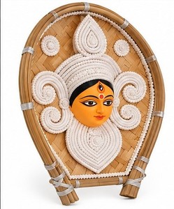 Décoration murale artisanale Durga Mata en bambou et rotin tressé, ornement festif pour la maison - Product Image 3