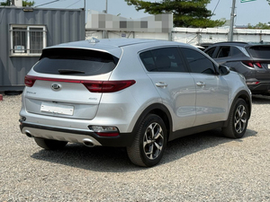 Kia Sportage Argenté 2022 d'occasion, SUV Automatique Diesel 4x4, Conduite à Gauche, 5 Places, Véhicule Urbain Tout-Terrain, Voiture d'occasion Coréenne - Product Image 2