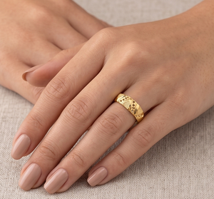 DIVYORO MEN'S CLASSIC แหวนทองคำ 22K ชุบทองคำแท้ ดีไซน์แบบมีลวดลาย - Product Image 3