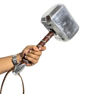 Réplique de marteau de Thor en métal, objet de collection avec manche en bois et support - Product Image 3
