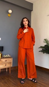 ชุดลำลองสำหรับสาวๆ สไตล์เก๋ เสื้อคอวีแขนยาวพร้อมกางเกง จากอินเดีย ดีไซน์สีตัดต่อแบบเรียบง่าย เป็นที่ต้องการอย่างมาก - Product Image 2