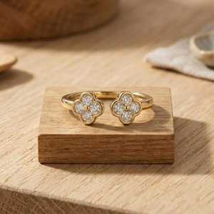 Anillo de compromiso ajustable de oro macizo de 10k, 14k, 18k con diamante redondo brillante cultivado en laboratorio VVS1 color E, diseño de flor de trébol de la suerte para mujer - Product Image 1