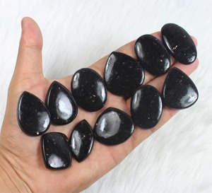 Pierres précieuses Nuummite en gros pour la fabrication de pendentifs, cabochons Nuummite pour bijoux, mélange de pierres précieuses en vrac de formes et de tailles variées - Product Image 5