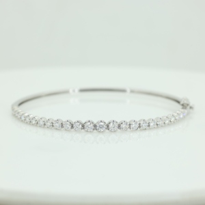 Bracelet de mariage en argent 925 plaqué or avec rangée de moissanite pour femmes VVS VS Élégant Starsgem - Product Image 1
