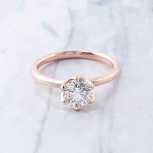 Anillo sorpresa floral con diamante cultivado en laboratorio de corte redondo para mujer, oro rosa de 14 quilates, formas de flores finas, regalo de promesa para novias - Product Image 1