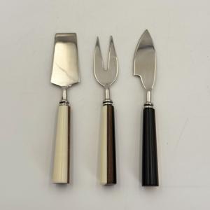 Ensemble à fromage argenté mat avec manche rond blanc et marron, design royal, pour table à manger, comprenant couteaux à fromage et trancheuse à fromage en acier inoxydable - Product Image 1