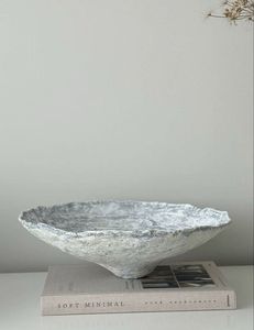 Bol en papier mâché fait main au design unique, léger et durable, pièce maîtresse décorative pour la décoration du salon, disponible à la vente - Product Image 2