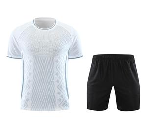 Ensemble de maillot de football pour homme à imprimé géométrique blanc avec short en mesh noir, col rond, manches courtes, respirant, coupe athlétique, toutes saisons - Product Image 1