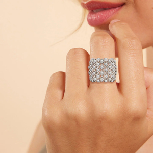 Bague d'éternité en or blanc avec diamants taille brillant rond, classique pour femme, idéale pour mariage - Product Image 2