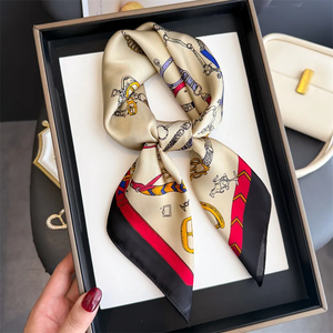 Pañuelo cuadrado de lujo para mujer, elegante hiyab, pañuelo suave de seda estampado con cadenas, chal para viaje - Product Image 6