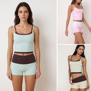 Conjunto de 3 piezas: Shorts de yoga blancos de cintura alta sin costuras y transpirables, sujetador deportivo con espalda hueca y elástico en cuatro direcciones, 100% poliéster. - Product Image 2