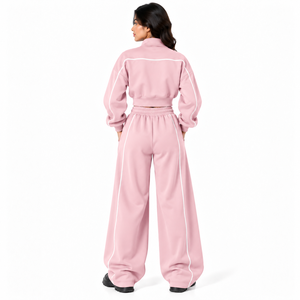 Conjunto Deportivo Rosa Palo para Mujer, Chaqueta Corta con Cremallera, Pantalones Anchos con Ribete en Contraste, Ropa Deportiva Urbana, Fabricante OEM ODM, Venta al Por Mayor - Product Image 1