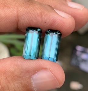 Par de Turmalinas Azules Indicolite Naturales de Corte Esmeralda de 12 Quilates, Excelente Claridad, Combinación Perfecta, Provenientes de Afganistán - Product Image 3
