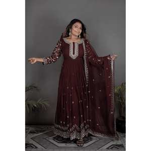 Hermoso Vestido Anarkali Talla XL, Elegante para Fiestas Nocturnas, con Colgante y Dupatta - Product Image 3