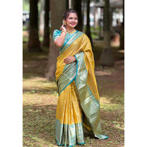 Vestidos de Noche de Seda Kanjivaram Amarilla con Tejido Zari Tradicional de Elite Weaves, con Elegante Trabajo Zari - Product Image 4