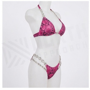 Ensemble bikini 2 pièces rose à imprimé animal, col halter, bordure en strass, bas string, maillot de bain pour femmes - Product Image 3