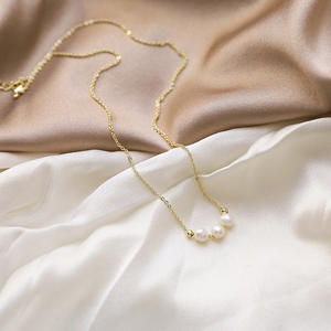 Collier pour femme Three Pearl Road en or 18 carats plaqué or véritable avec perle, chaîne claviculaire avec pendentif sourire - Product Image 3