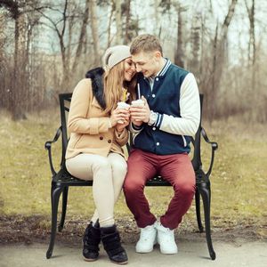 Panca da Esterno in Alluminio da 38 Pollici Nera con Elegante Design a Orchidea sullo Schienale per Patii - Product Image 3