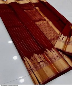 ผ้าไหมสีแดงเลือดหมูแบบบาเนราสี พร้อมขอบสีทองและงานปักดิ้นทอง สำหรับงานแต่งงาน - Product Image 1