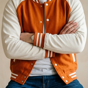 Veste universitaire pour homme, orange et blanche, style décontracté, col montant, fermeture à boutons, vêtement d'hiver, 100% laine, logo sur le devant - Product Image 6