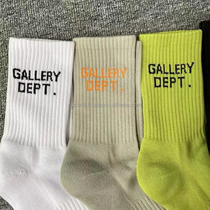 Chaussettes de performance à séchage rapide avec soutien amortissant et panneaux en maille pour le sport et l'entraînement quotidien - Product Image 6