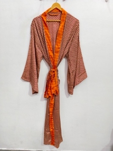 Robe kimono de luxe en soie patchwork, cache-maillot de bain, tenue de nuit, longue robe, kimono indien vintage fait main en soie de sari recyclée - Product Image 5