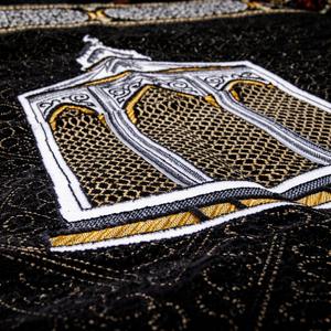 Tapis de prière en velours noir Zari, tapis de prière antidérapant en velours noir, tapis de prière islamique pas cher, tapis de prière en gros, tapis de prière musulman d'Arabie Saoudite - Product Image 4