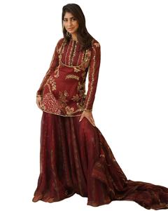 ผ้าไหมออร์แกนซ่าเนื้อนุ่มบริสุทธิ์ ตกแต่งด้วยงานปักและกระจกหลากหลายแบบ ไซส์ M ถึง XXL ชุดสัลวาร์ คามีซ ตัดเย็บตามสั่งโดยดีไซเนอร์ พร้อมผ้าคลุมไหล่ - Product Image 1