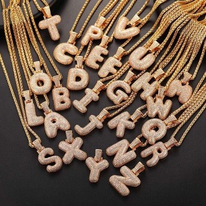 Collar con Colgante de Inicial en Forma de Burbuja Chapado en Oro de 18K, Letra 3D con Circonitas, Cadena de Eslabones, Joyería Personalizada para Él - Product Image 2