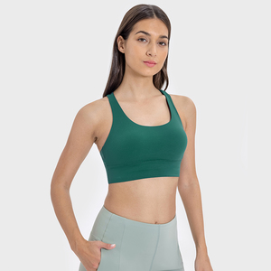 เสื้อชั้นในกีฬาไร้โครงสำหรับผู้หญิง แบบ Racerback สีเขียวล้วน ทรงครอปท็อป - Product Image 1