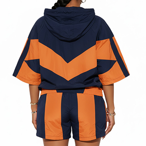 ชุดเซ็ตเสื้อผ้าสตรีทแวร์แบบสั่งทำพิเศษ ขายดี ผลิตจากไนลอน 100% ตัดต่อสีสันสดใส พิมพ์ลายโลโก้ด้วยเทคนิค DTF ชุดเซ็ต 2 ชิ้น เสื้อและกางเกงขาสั้น สำหรับผู้หญิง - Product Image 3